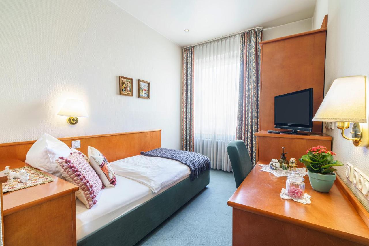Hotel Tante Alma's Lasthaus Am Ring Köln